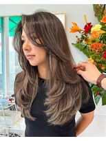 ノラ ウメダ(NORA UMEDA)&nbsp;レイヤーロングワンカール姫カットハイライト地毛ハイライト