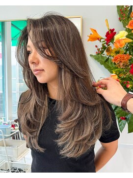 ノラ ウメダ(NORA UMEDA) レイヤーロングワンカール姫カットハイライト地毛ハイライト