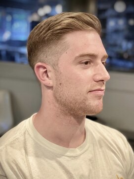 ザ チョップ ショップ ハラジュク(THE CHOP SHOP HARAJUKU) サイドパート + フェード