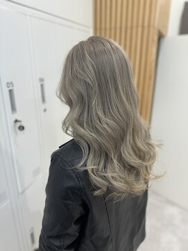 トーン(tone.) 透け感ブリーチグレージュ