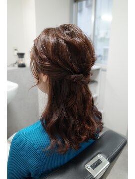 レーヌ(REINE) ゆるふわハーフアップ