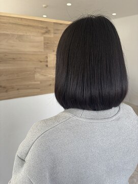 ウィズホワイトセカンド(with white second) 前下がりボブ