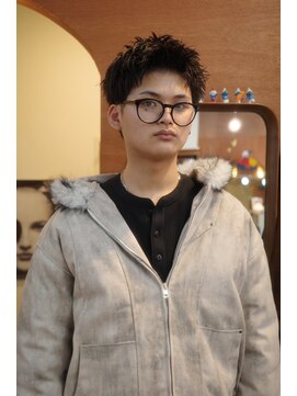 エディ(Edy) スパイキーショート刈り上げ外国人風ニュアンスパーマ眉毛カット