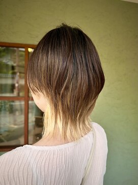 エプリ(epris) くびれシルエットで見せる大人ショートボブ