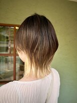 エプリ(epris) くびれシルエットで見せる大人ショートボブ