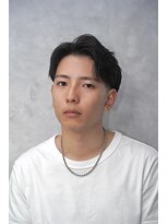 トラスト ザ バーバー 東京駅八重洲店(TRUST the Barber) センターパート/フェザーパーマ/ビジネススタイル