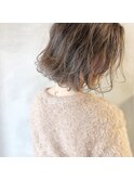 *スモーキーベージュにルーズボブでオトナ女子*