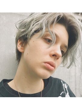 ジーナ(XENA) 外人マッシュショート