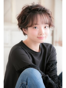 リトル アイズミ バイ ヴィーヴル(little aizumi by BIVRE) こなれ感を高めるお呼ばれ大人ショート