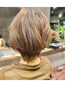 フォーシー(Four C) ショートボブ