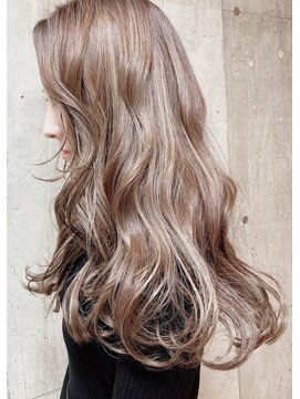 レア(LEA) ハイライトたっぷり柔らかいベージュカラー