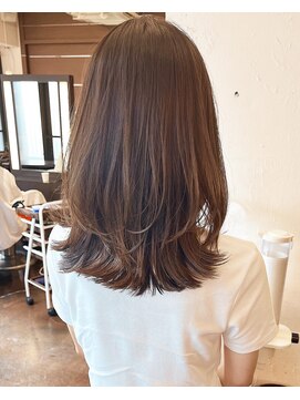 ティーシェル(TIECHEL) 小顔イメチェン、ブルーグレージュカラーくびれレイヤーボブ