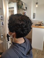 エニシ(Enishi)&nbsp;癖毛を最大限に生かしたショートスタイル