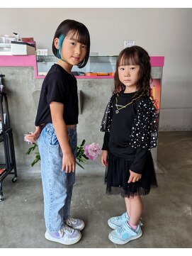 アンゼロ(UNZELO) キッズイヤリングカラー&キッズパーマ