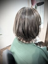 メナム(Menam)&nbsp;存在感のあるハイライトカラー