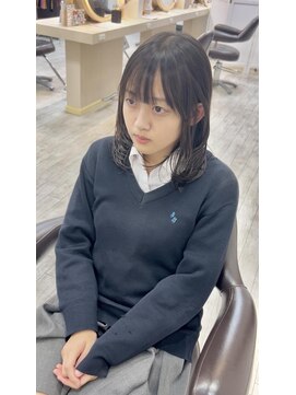 くびれレイヤーミディアムボブ