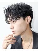 毛流れセンターパートウルフニュアンスパーマ黒髪前下がり