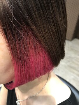 ヘアー ラウンジ コン モア(hair lounge Comme moi) インナーピンクフラットボブ