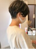 長め前髪のショートヘア