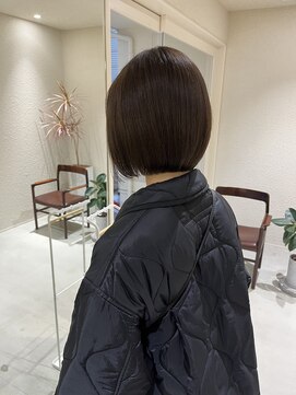 キュー(que) 切りっぱなしボブ