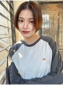 顔まわり切り込んだ前上がりボブ