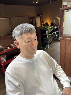 カットスペース キャロル(CUT SPACE CAROL) ツーブロフェード