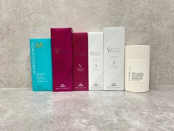 フロード(FLOAD)の写真/触れたくなるほどの滑らかさ、光を反射するほどの美しい艶☆違いを実感できる、プロ厳選のトリートメント◎