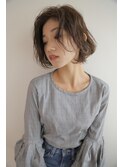 ボブカット　顔まわりレイヤー　オリーブグレー