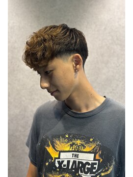 フジヤマバーバーショップ アジト(FUJIYAMA BARBER SHOP ajito) テーパーフェード×フリンジパーマ