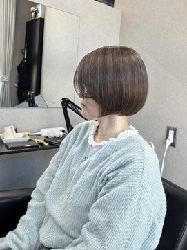 白髪ぼかし×ハイライトで魅せるボブ！