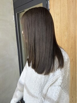 ルプラス(le place.) アッシュグレージュ　パツっとセミロング