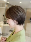 透明感ベージュカラー×大人ショートヘア