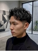 オンでもオフでもカッコよく。スパイキーパーマ
