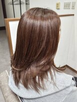 ヘアメイクアクト 都賀店&nbsp;伸ばし中顔周りレイヤーカット×ツヤ感ベージュ