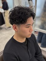 キートス(kiitos)&nbsp;毛流れ×動きでキマる　メンズ短髪パーマ