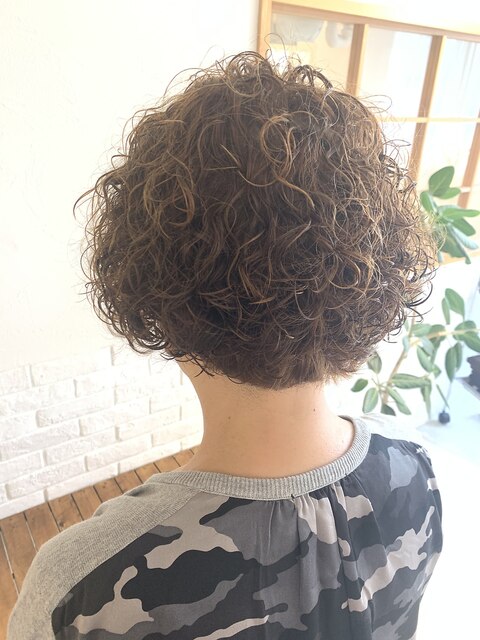 40代50代 ふわふわパーマ　リリィヘアデザイン