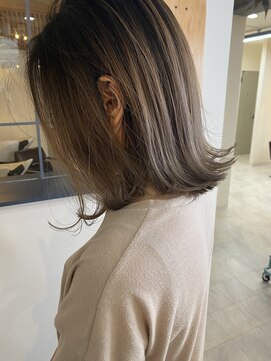 ブルーアンドカンパニー(BLUE&Co.) グレージュバレイヤージュ