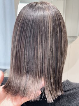 ストレータ バイ マリオ(Strata by mario) ［横山］セルフ白髪染め2時間放置→コントラストハイライト