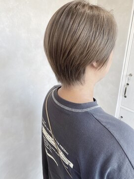 イルウィ(irwi) 【ブリーチ】シルキーベージュカラー　こなれ感ショートヘア