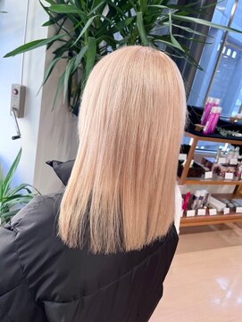 アウラ(AURA) ハイトーンカラー抜きっぱなしブロンドベージュカラー