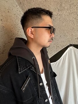 フリック(FLICK) アップバング束感ショートツーブロックスキンフェードハイライト