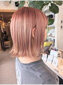 ピンクベージュのボブ