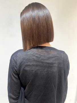 エミス バイ メルト 吉祥寺(emis by melt) 【吉田江梨】切りっぱなしストレートボブ縮毛矯正暖色カラー人気