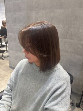 切りっぱなしボブスタイル