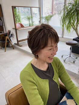 コモレビ(COMOREVI)の写真/お洒落さを忘れない、上品に馴染む"大人のカラー"提案で、白髪もデザインに変えて。〔大手門/赤坂〕