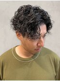 大人のメンズパーマアップバングソフトツイスト無造作束感黒髪