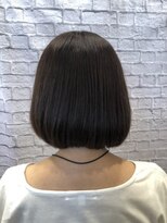ミーティア バイ クアトロ(Meteor By QUATRO) 簡単なヘアースタイリングできるショートボブスタイル