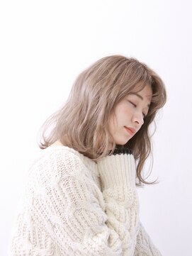 ラウレア(LAULEA) 透明感ミルクティーグレージュ大人ハイトーン20代30代40代