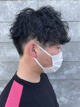 ヒュイル バイ ニアウ(Hwyl by Niau) メンズマッシュパーマ波巻スパイラルパーマニュアンスパーマ