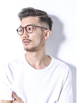 メリケンバーバーショップ トーキョー(MERICAN BARBERSHOP TYO) アップバングサイドパートスキンフェードバーバースタイル